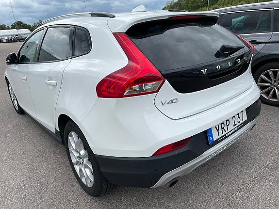 Volvo V40 Cross Country 4 of 5