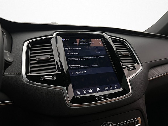 Volvo XC90 20 of 30