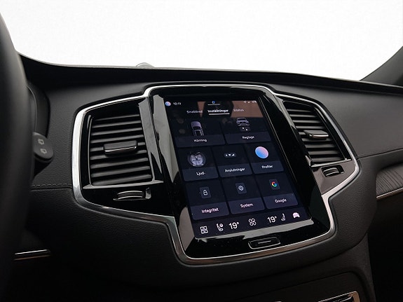 Volvo XC90 23 of 30