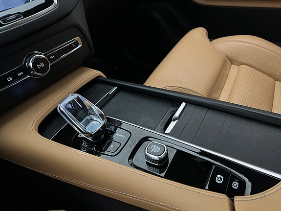 Volvo XC90 26 of 30
