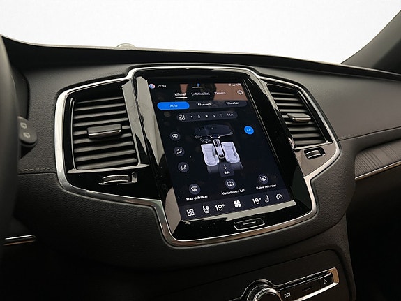 Volvo XC90 19 of 30