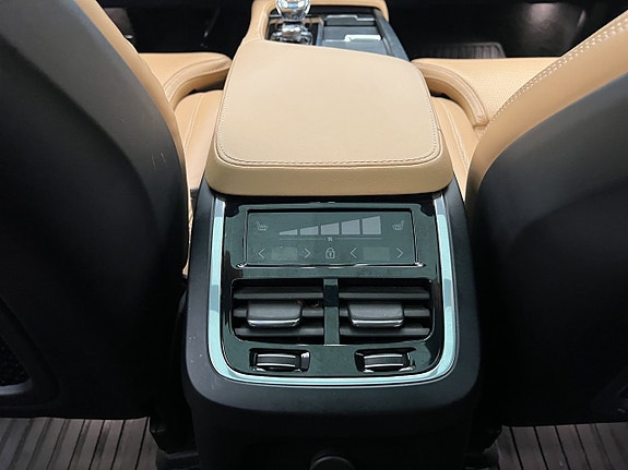 Volvo XC90 14 of 30
