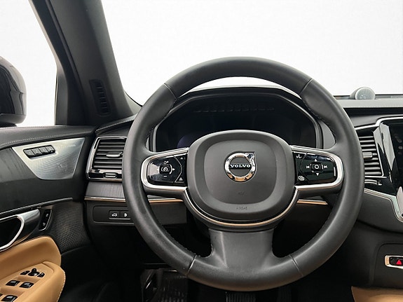 Volvo XC90 13 of 30