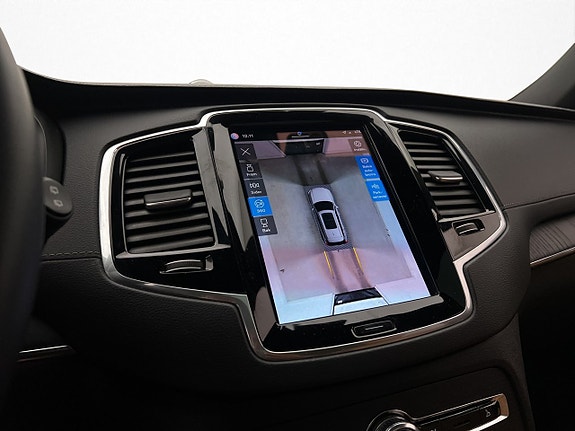 Volvo XC90 24 of 30