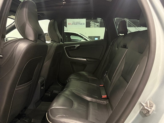 Volvo XC60 13 of 25