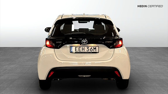 Toyota Yaris 7 of 9