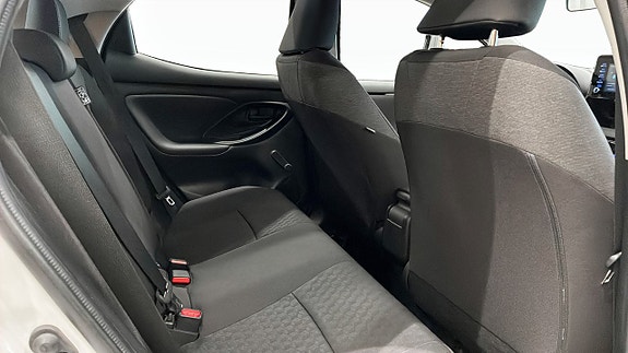 Toyota Yaris 5 of 9