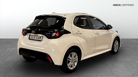 Toyota Yaris 2 of 9