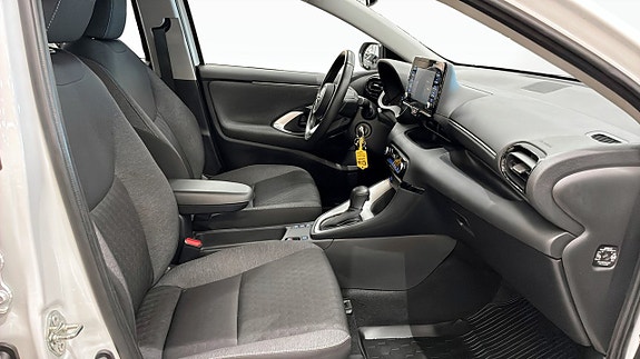 Toyota Yaris 3 of 9