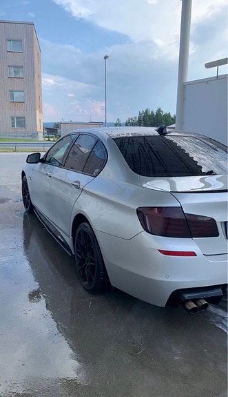 BMW 535i 2 of 5
