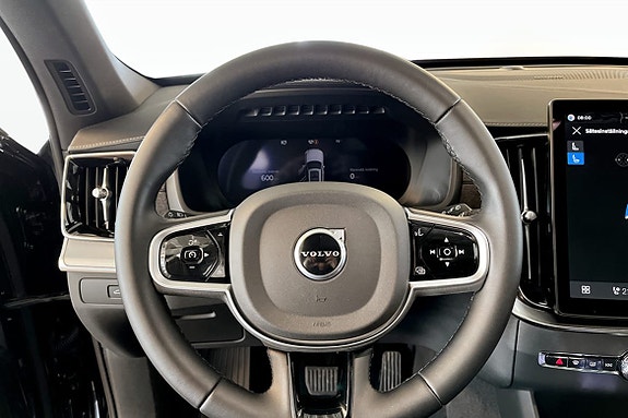 Volvo XC90 7 of 9