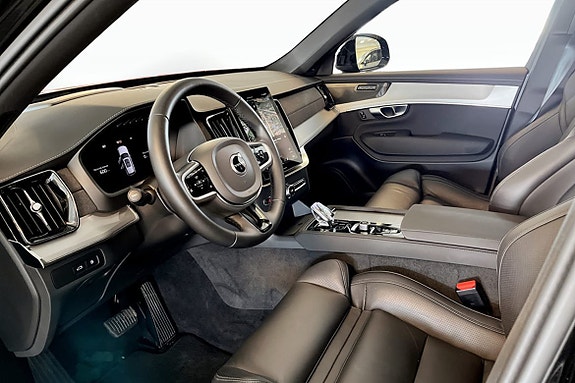 Volvo XC90 5 of 9