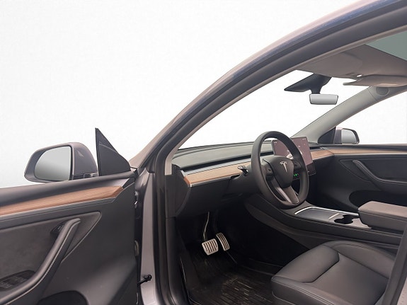 Tesla Model Y 11 of 30