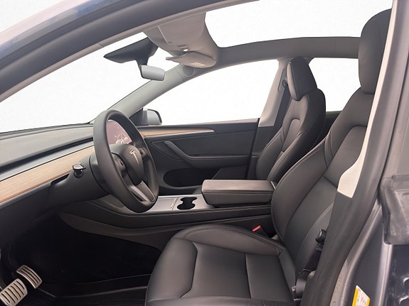 Tesla Model Y 12 of 30