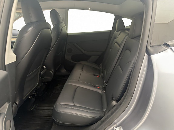 Tesla Model Y 29 of 30