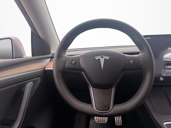 Tesla Model Y 15 of 30