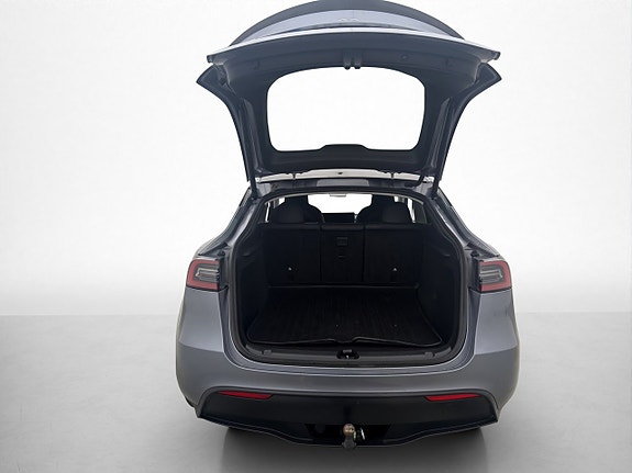 Tesla Model Y 30 of 30