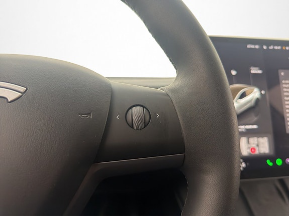 Tesla Model Y 17 of 30