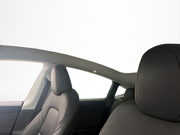 Tesla Model Y 13 of 30