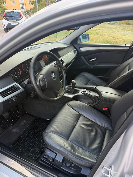 BMW 520i 7 of 18