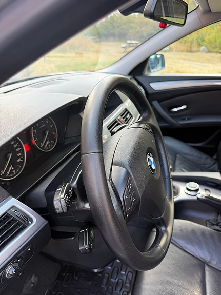 BMW 520i 8 of 18