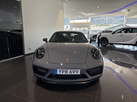 Porsche 911 Carrera GTS 3 of 20