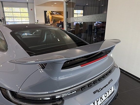 Porsche 911 Carrera GTS 7 of 20