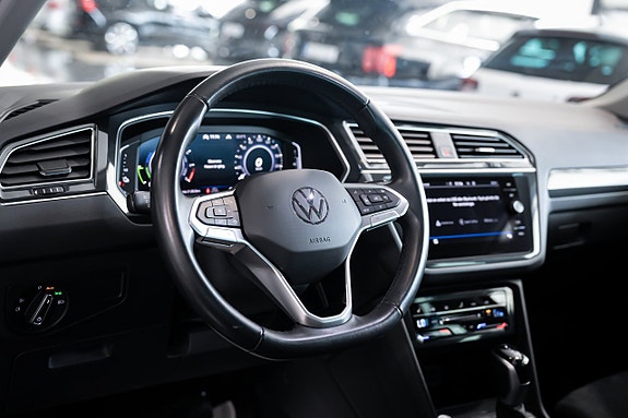 Volkswagen Tiguan 16 of 30