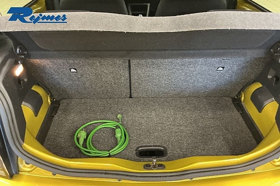 Volkswagen UP! 13 of 17