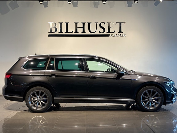 Volkswagen Passat 2 of 18