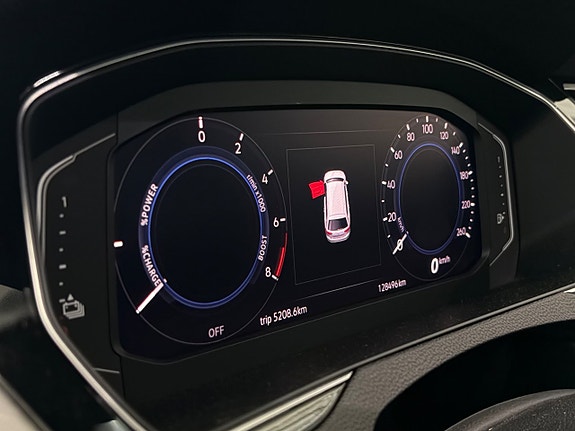 Volkswagen Passat 16 of 18