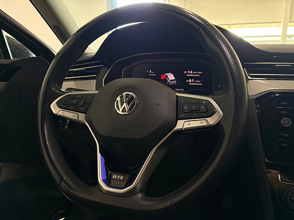 Volkswagen Passat 10 of 18