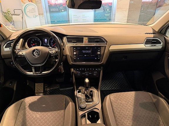 Volkswagen Tiguan 10 of 30