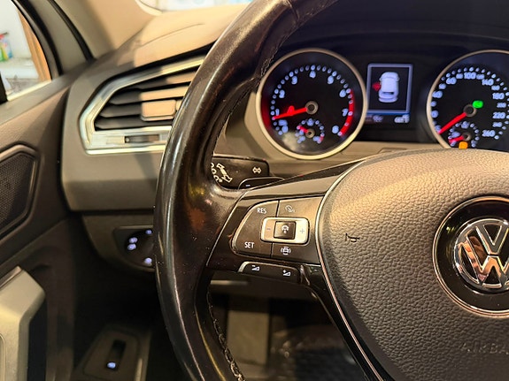 Volkswagen Tiguan 12 of 30