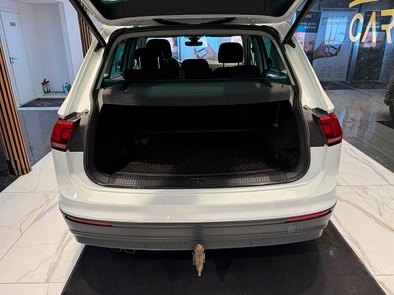 Volkswagen Tiguan 5 of 30