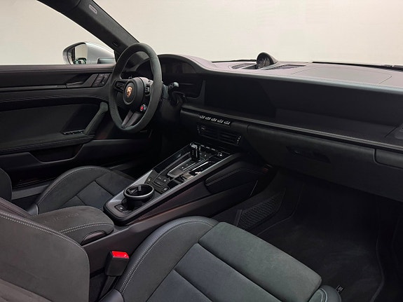 Porsche 911 Carrera 4 GTS 11 of 20