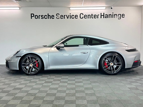 Porsche 911 Carrera 4 GTS 3 of 20
