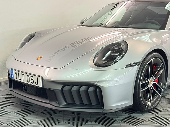Porsche 911 Carrera 4 GTS 2 of 20