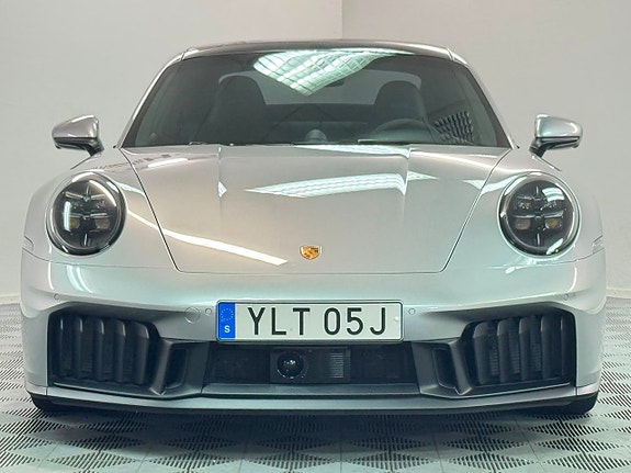 Porsche 911 Carrera 4 GTS 4 of 20