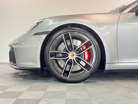 Porsche 911 Carrera 4 GTS 7 of 20