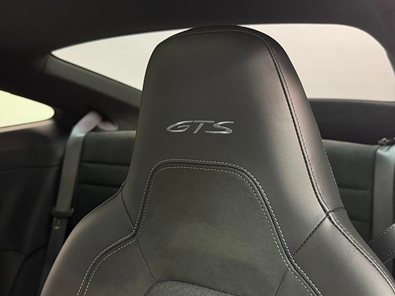 Porsche 911 Carrera 4 GTS 10 of 20