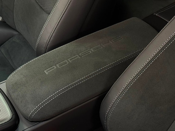 Porsche 911 Carrera 4 GTS 12 of 20