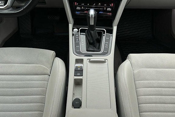 Volkswagen Passat 9 of 26