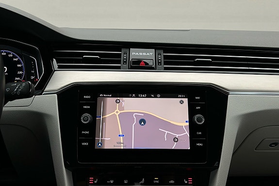 Volkswagen Passat 8 of 26