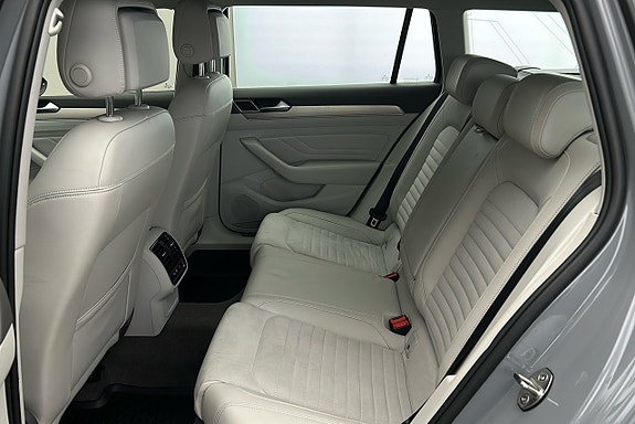 Volkswagen Passat 13 of 26