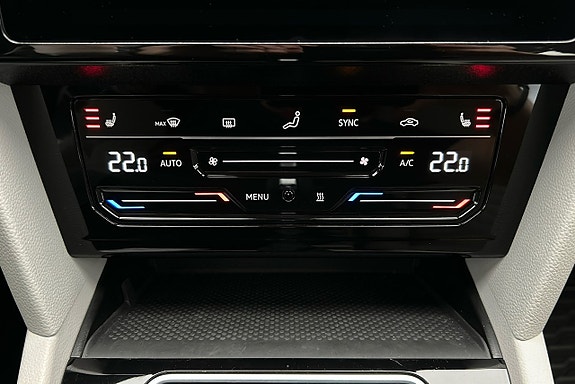 Volkswagen Passat 17 of 26