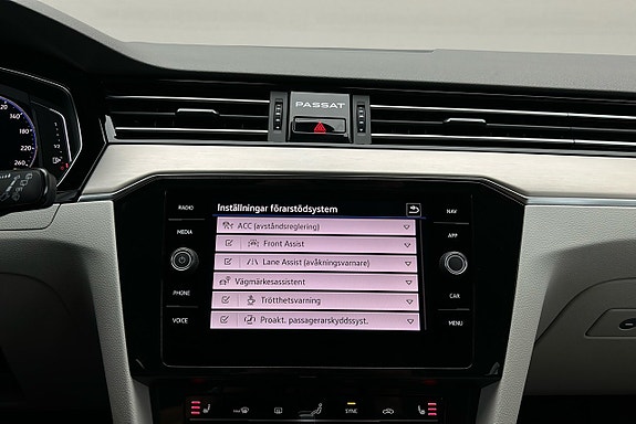 Volkswagen Passat 21 of 26