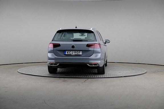 Volkswagen Passat 5 of 26