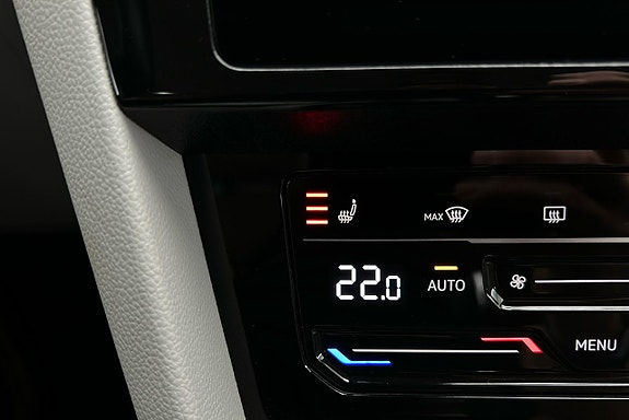 Volkswagen Passat 18 of 26