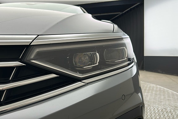 Volkswagen Passat 11 of 26